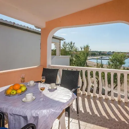 By The Sea - 20203 Apartment *