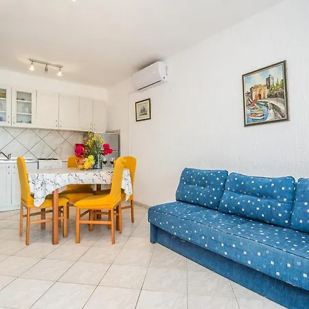 By The Sea - 20203 Apartment