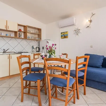 Apartment By The Sea - 20203 Vir