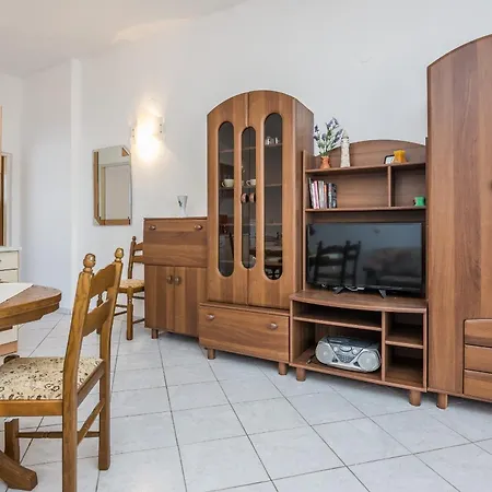 Apartment By The Sea - 20203